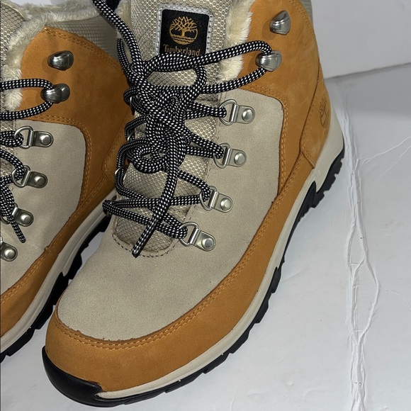 Timberlands size 8 woman, Like New. - Picture 5 of 12